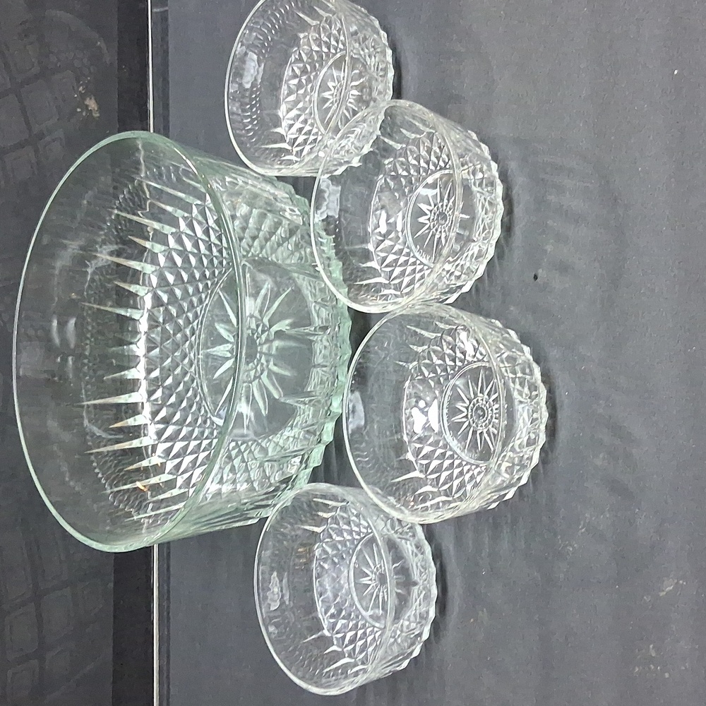 ‎Arcoroc France Clear Glass Starburst Diamond Pattern Large Serving Bowl 9”